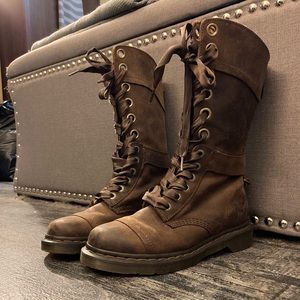 Dr. Martens Triumph 1914 Boots